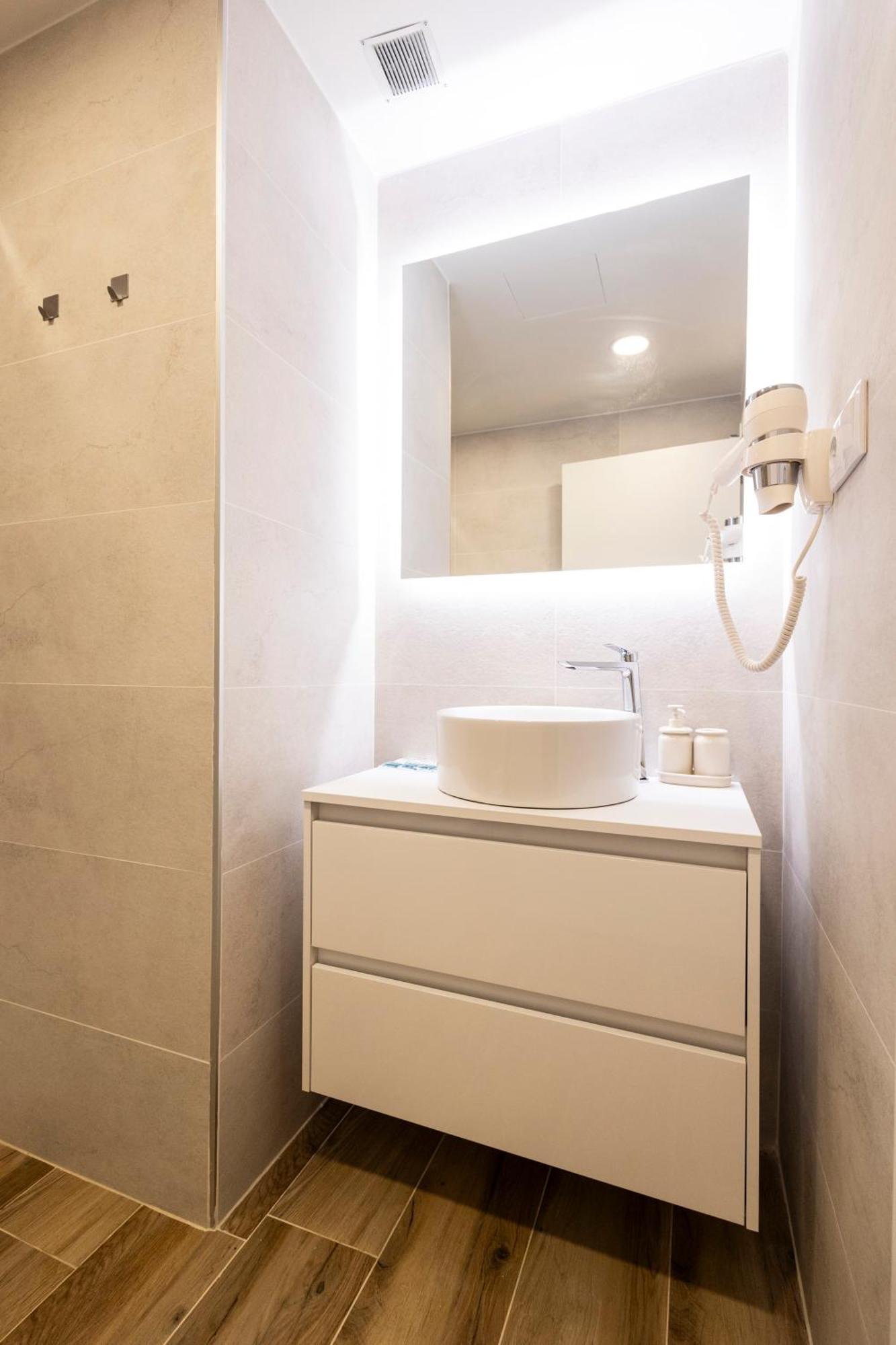 Cortes Suites By Concept Flats فالنسيا المظهر الخارجي الصورة