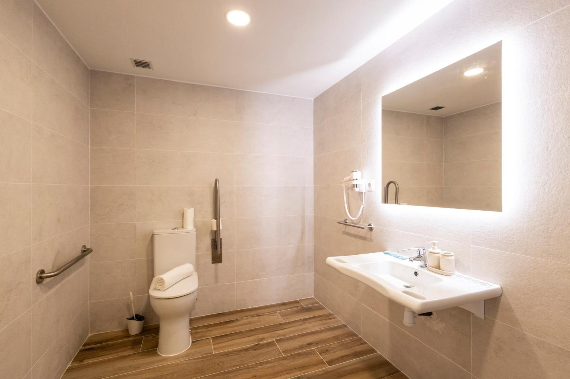 Cortes Suites By Concept Flats فالنسيا المظهر الخارجي الصورة